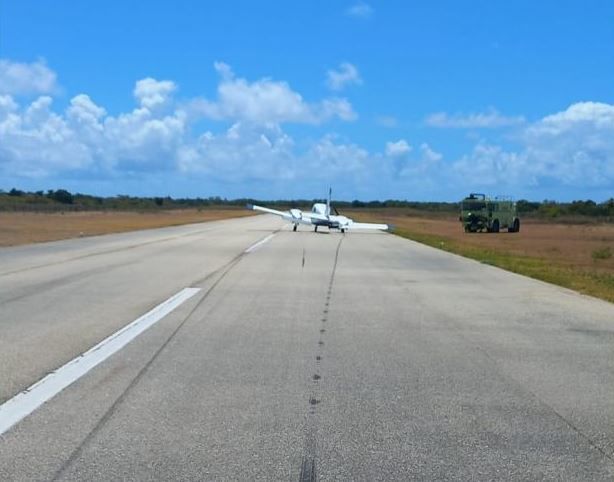 Island Birds aircraft crash lands @ airport in Anegada