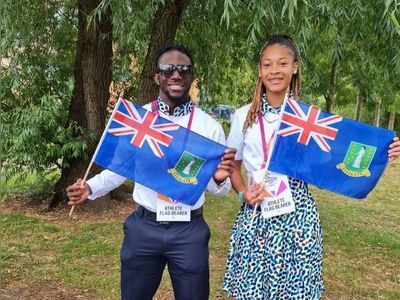 DeFreitas & Brathwaite flagbearers @ 2022 Commonwealth Games Opening Ceremony
