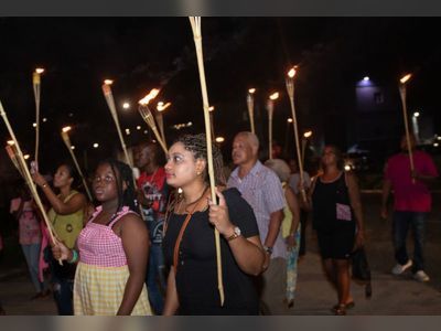 Tradition torchlight parade lights up RT as part of Emancipation 2022