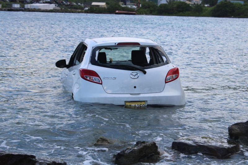 Car plunges into sea @ Pockwood Pond