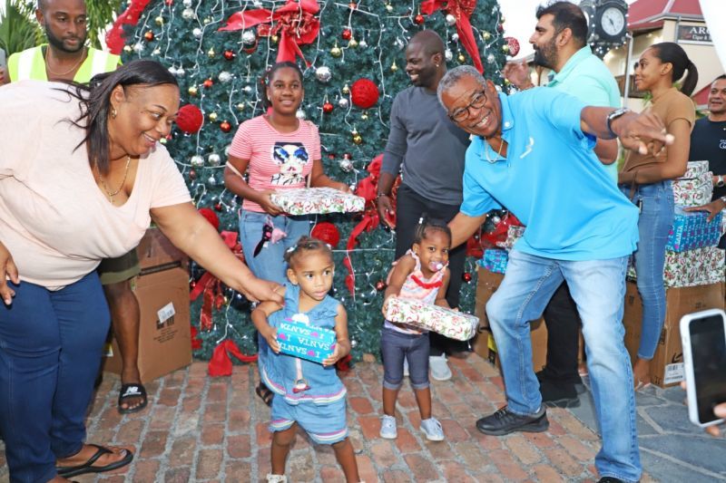 Rotary Club of Central Tortola gifts some 220 children for holidays
