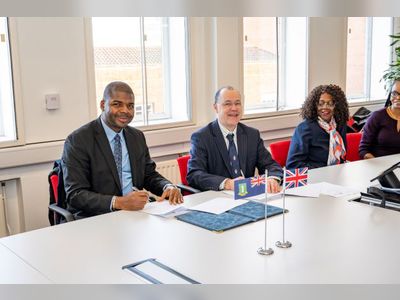 Premier signs MOU with university in UK