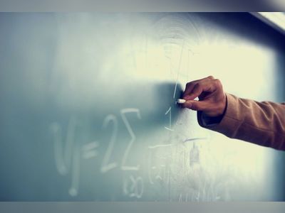 'Unprecedented' number of VI teacher resigning over low salaries - Hon de Castro