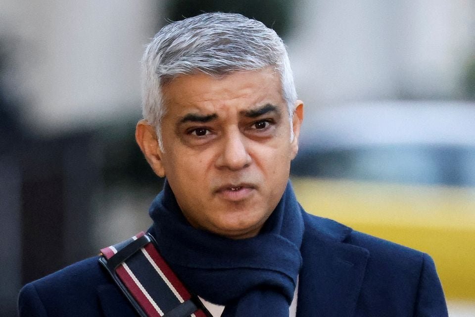 London's mayor urges government to prevent Eurostar travel 'chaos'